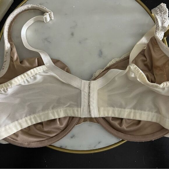 Cacique Cream Full-Coverage Bra with Molded Cups 42DDD - Picture 2 of 4